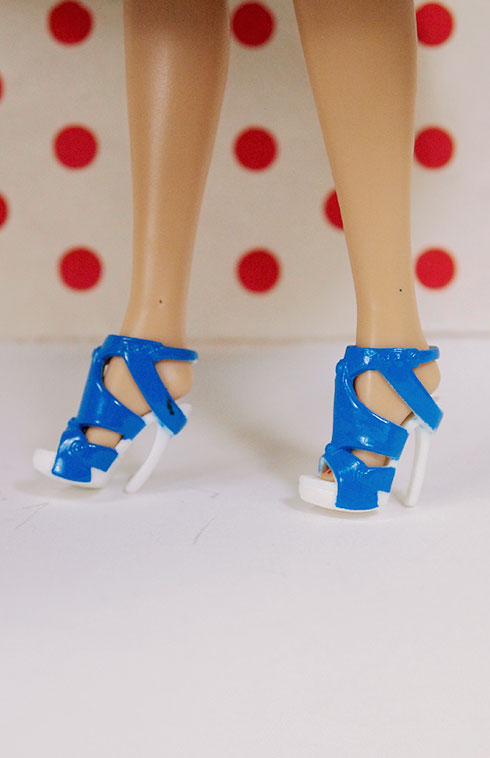 Barbie® Basics Look 02 Collection 03 Blue Heels