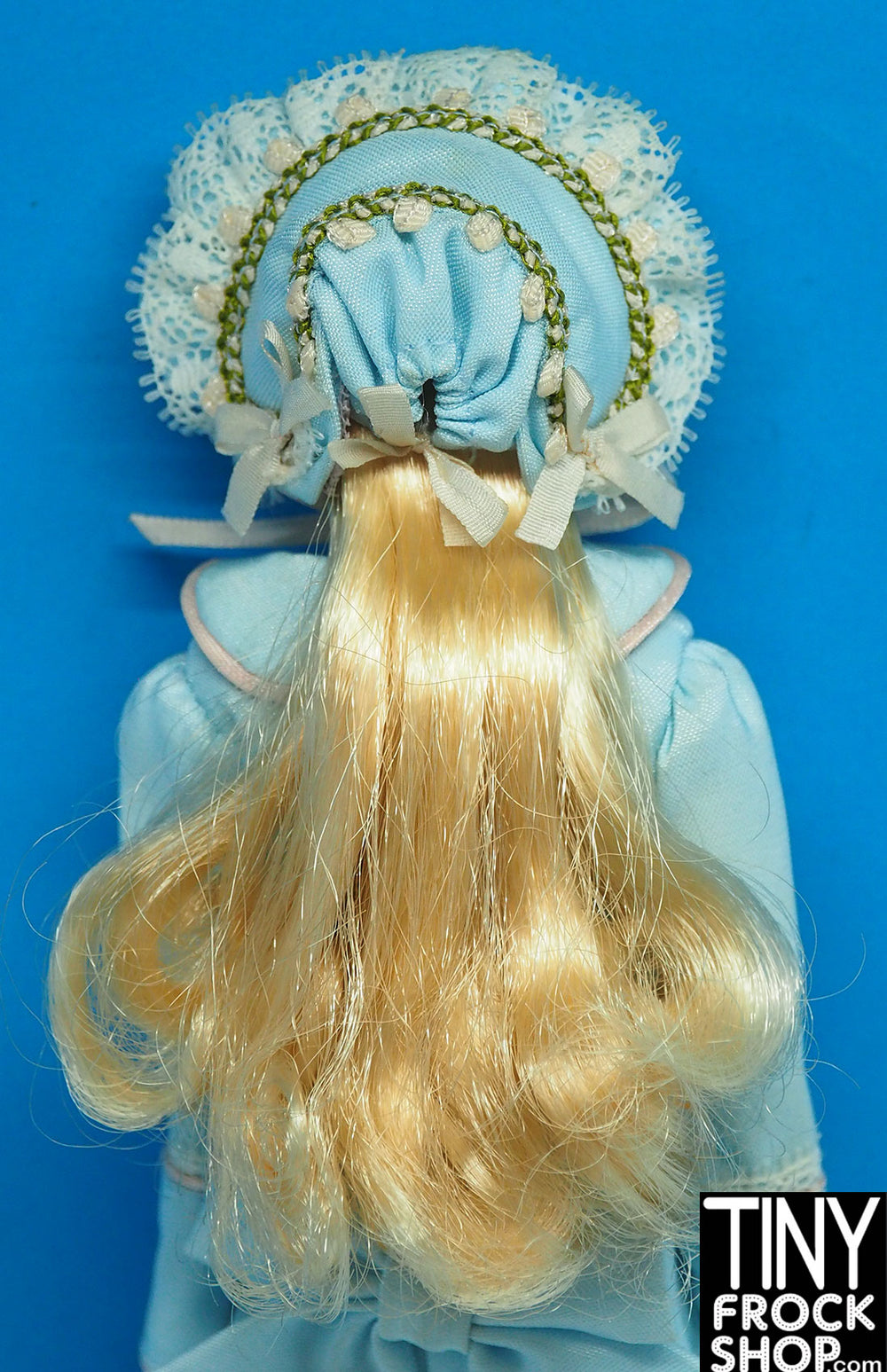 MOMOKO-ALICE-IN-SNOW-FOREST---